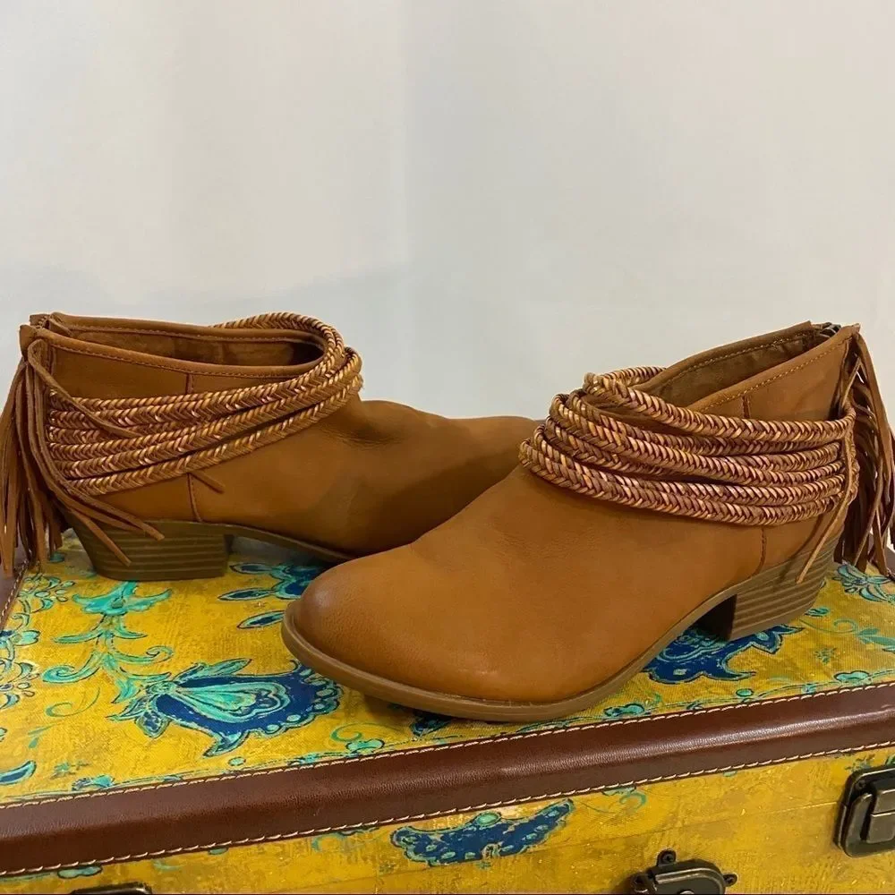 BCBGeneration Craftee Booties - Picture 3 of 7